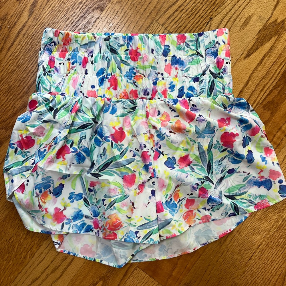 NWOT floral highwaisted shorts